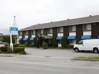 The Spot at Porpoise Bay Hotels in Sunshine Coast E