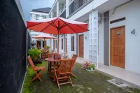 RedDoorz Syariah near RS Hermina Yogyakarta Hotels in Depok