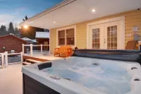 The Lodges at Sunset Village Hotels in McHenry
