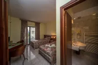 New Petit Hotel