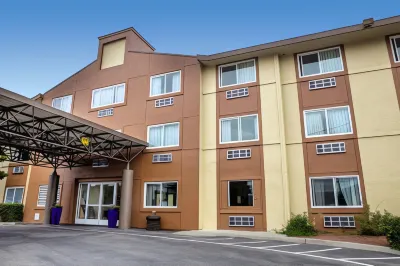 Hotel Focus SFO Hotels near Trader Joe's