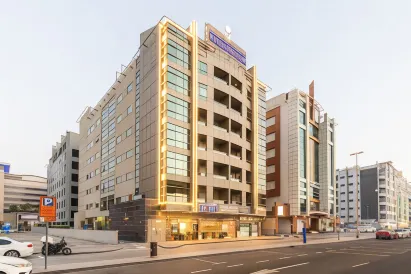 Auris Boutique Hotel Apartments - AlBarsha