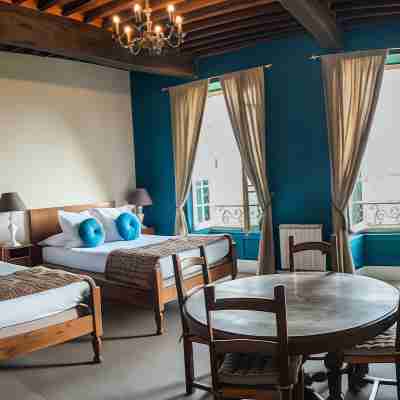 Hotel Raymond VII Rooms