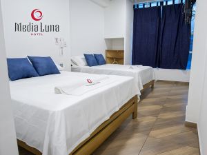 Hotel Media Luna