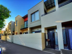 RNR Serviced Apartments Adelaide - Sturt St