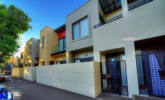 RNR Serviced Apartments Adelaide - Sturt St