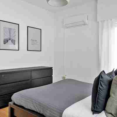 Phaedrus Living: Romanou Modern City Center Flat Rooms