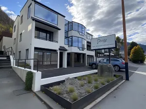 Queenstown House Lakeside