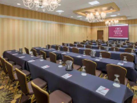 Ramada by Wyndham Cleveland Independence Hotels in Independence