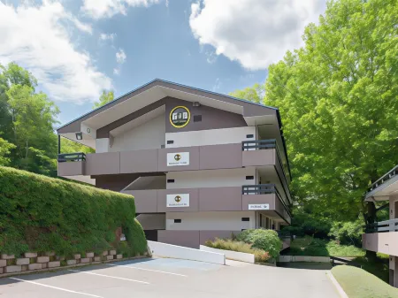 B&B Hotel Louveciennes Отели в г. Ле-Везине