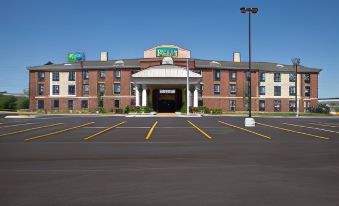 Holiday Inn Express & Suites Lansing-Dimondale