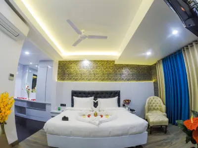 Hotel Delite Palladium Hotels near Khair Maai Mandir