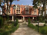 Golden Ball Club Hotels near Széchenyi István University of Győr