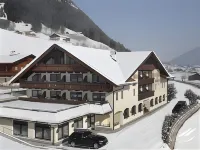 Hotel Bergjuwel Hotel berhampiran Freeride Center Stubai