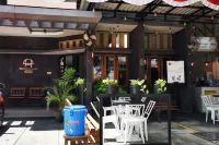 Dinnar Homestay Gayungan Mitra RedDoorz Hotels in Jambangan