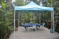 Tropical Bliss Bed and Breakfast فنادق في إنيسفيل