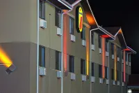 Super 8 by Wyndham Tuscaloosa Hotels near DSW Designer Shoe Warehouse