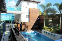Barefoot Caye Caulker Hotel - Pools
