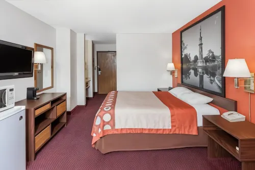 Super 8 by Wyndham Washington/Peoria Area - parking