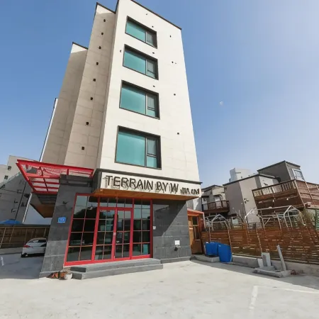Gangneung Terrain by W Pension Отели рядом с достопримечательностью «Пляж Канмун»