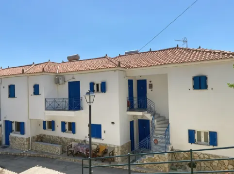 Matina Apartments Tyros