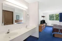 Super 8 by Wyndham Kingston Hotels in Ulster