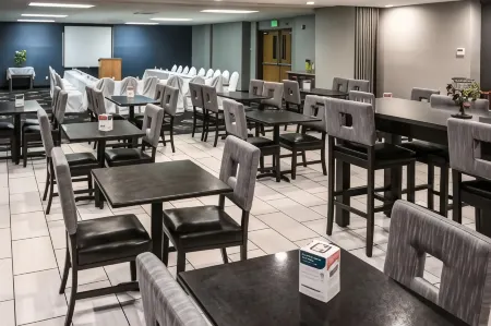 Comfort Inn Kent - Seattle Отели рядом с достопримечательностью «Holy Spirit Catholic Church»