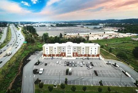 Candlewood Suites York Отели рядом с достопримечательностью «Парк Роки Ридж»