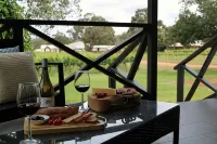 Upper Reach Spa Cottage Hotels in Middle Swan