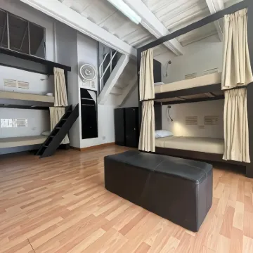 勒拉斯卡萊8號旅館 鄰近Parque El Poblado的酒店