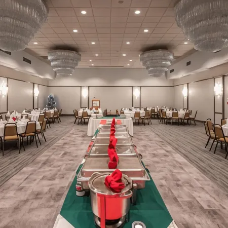 Ramada by Wyndham Thunder Bay Airlane Hotel