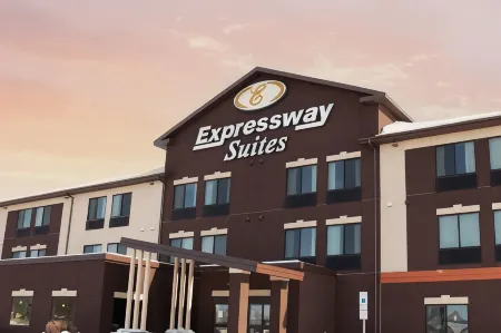 Grand Forks Lodge and Suites Отели в г. Гранд Форкс