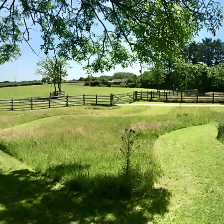 Stylish Rural Retreat with King-Size Comfort, Close to Bude's Stunning Coastline Отели в г. Бьюд