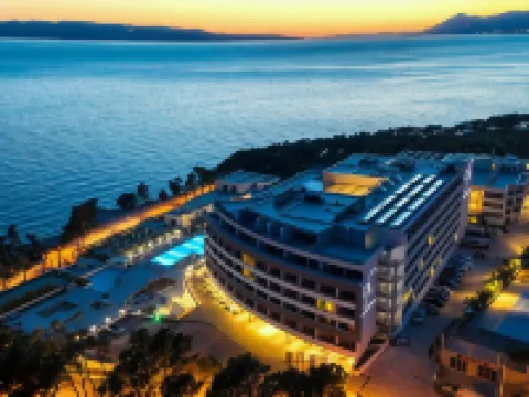 阿米內斯桂冠卡拉尼酒店 Opcina Makarska酒店