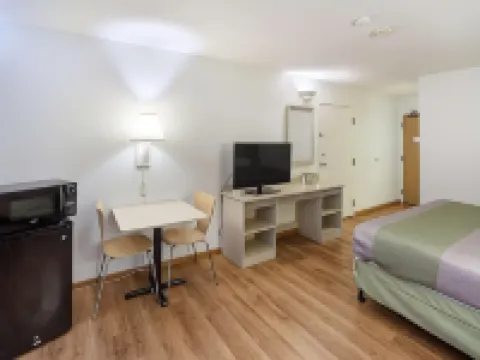 Motel 6 Binghamton, NY Hotels in Chenango