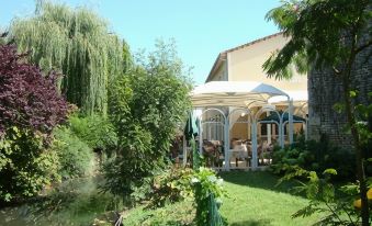 Logis Hôtels & Restaurant le Cheval Blanc et Clovis
