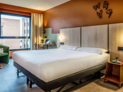 Ibis Styles Zaragoza Ramiro I Hotels near Centro de Historias