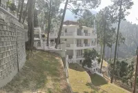 Himalayan Splendour Resort Hotels near Surkanda Devi Temple