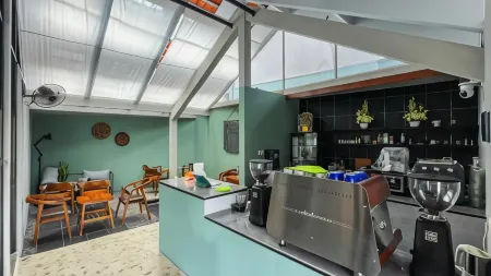 FX Stay & Coffee Отели рядом с достопримечательностью «Keraton Ngayogyakarta Hadiningrat»