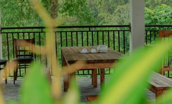 A Sim ba be Lake Hotel