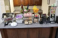 Super 8 by Wyndham Dublin - breakfast