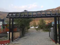 Taj Riverside Resort and Adventure فنادق في Madhyapur Thimi