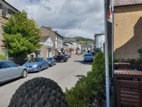 Dragon Inn - parking