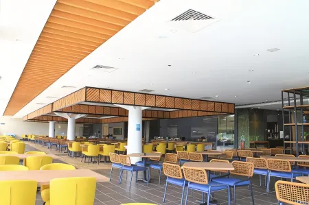 Amverton Cove Golf & Island Resort Отели рядом с достопримечательностью «Surau Haji Hassan Batu 8 Sijangkang»