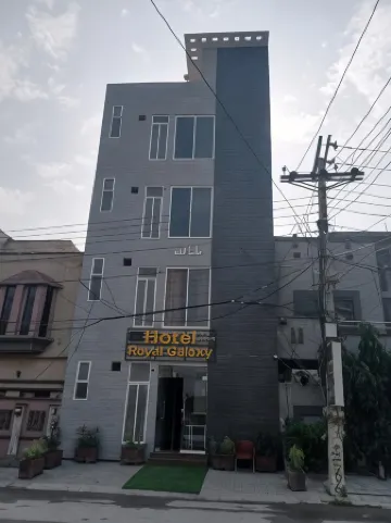 Hotel Royal Galaxy Отели рядом с достопримечательностью «Парк Медоус»