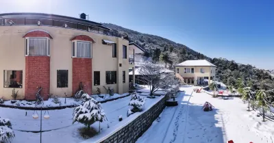 Mist n Meadows Resort Hotel di Jola
