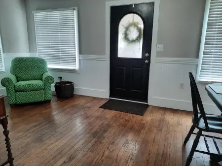 Comfortable Home in Midtown!