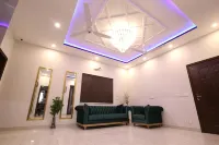 Cuzzy Inn Hotel