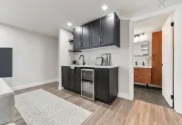 Charming 2-bedroom house in awesome Edmonton with AC, WiFi