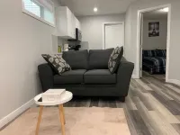 Guest Suite in Regina - Queen Bed 리자이나 호텔